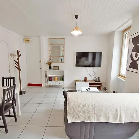 Sky, T3 Renove, Wifi, 4 Personnes * Bagneres-de-Luchon