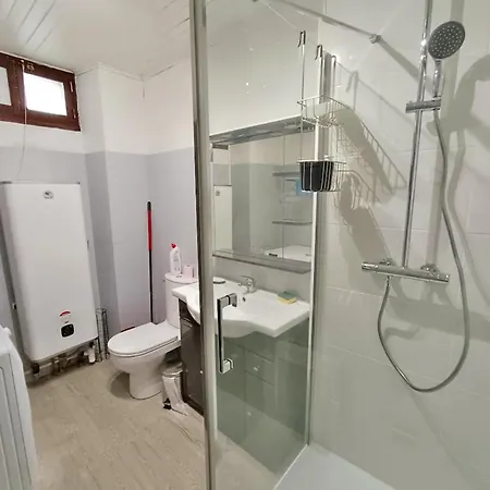 Sky, T3 Rénové, Wifi, 4 Personnes * Bagnères-de-Luchon
